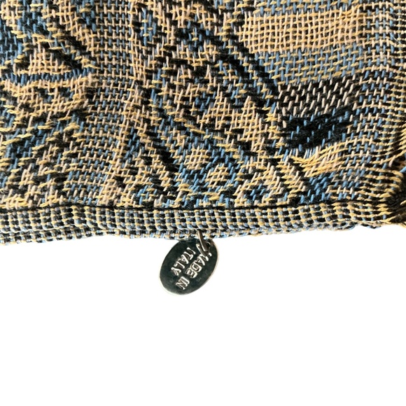 Women's Shawl. Made in Italy. - Picture 3 of 4